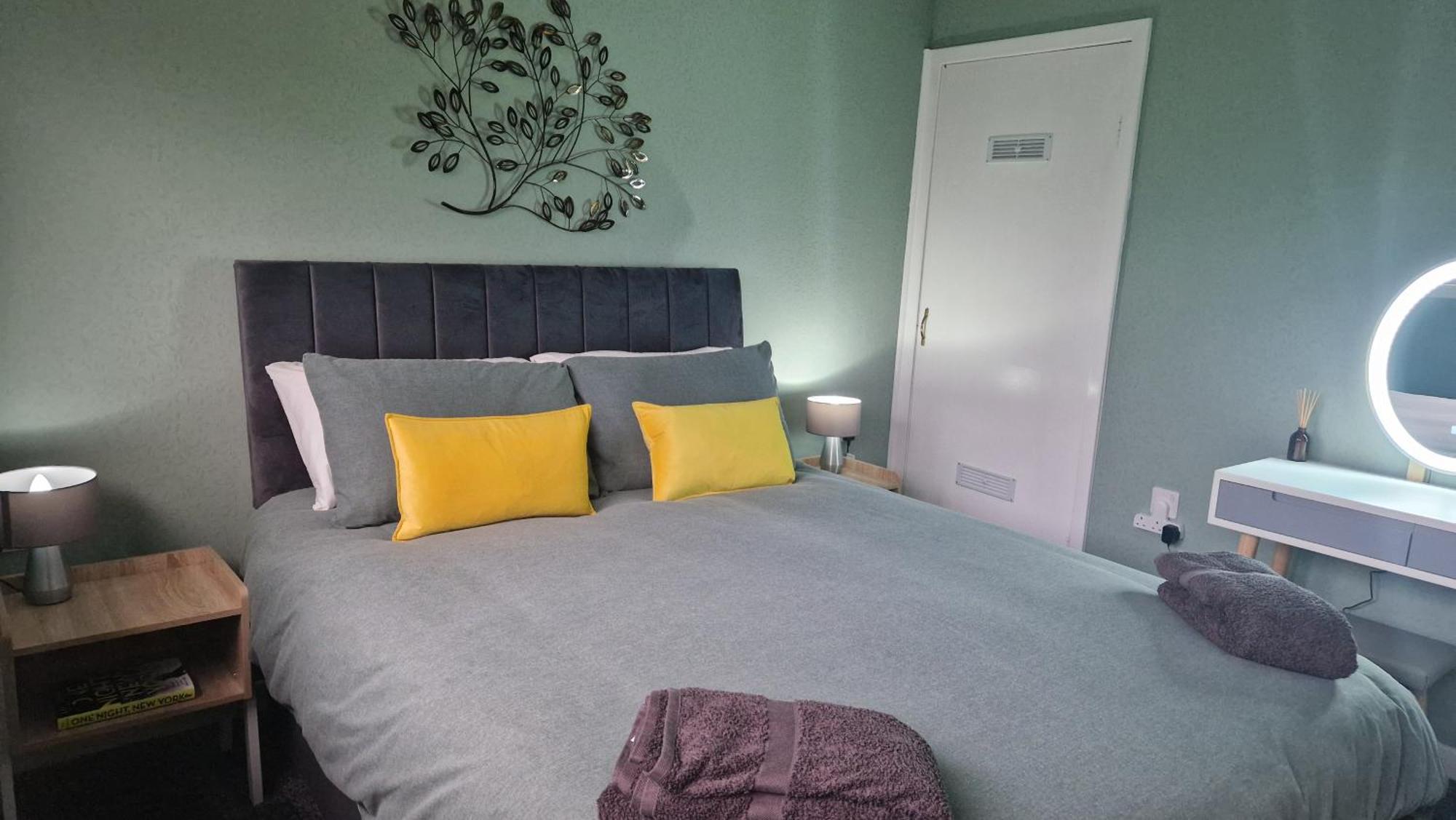 175 On Clyde - Spacious & Cosy Cedar Wood Bungalow Helensburgh Bagian luar foto